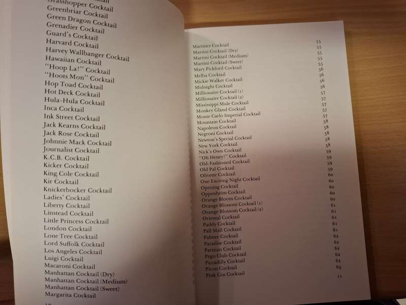 The Cocktail Bar - A Collection of 400 Recipes by Charles Edited by `Carlos of Raffles` (Paperback)