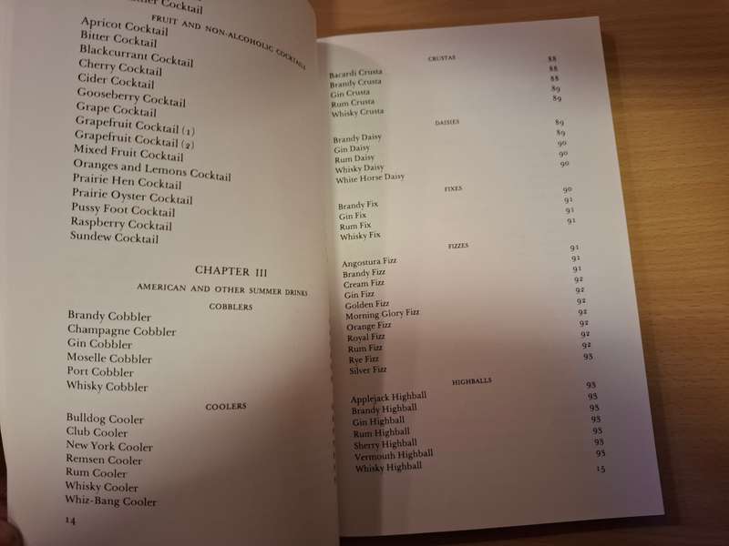The Cocktail Bar - A Collection of 400 Recipes by Charles Edited by `Carlos of Raffles` (Paperback)