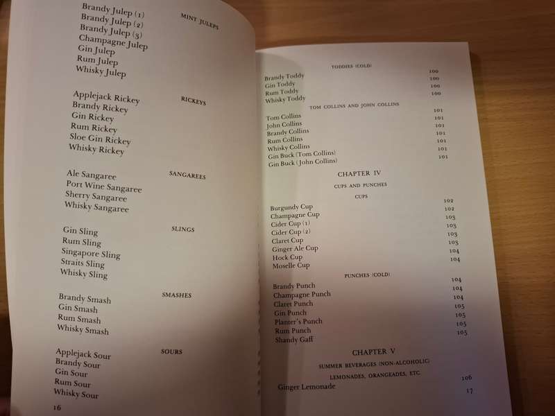 The Cocktail Bar - A Collection of 400 Recipes by Charles Edited by `Carlos of Raffles` (Paperback)