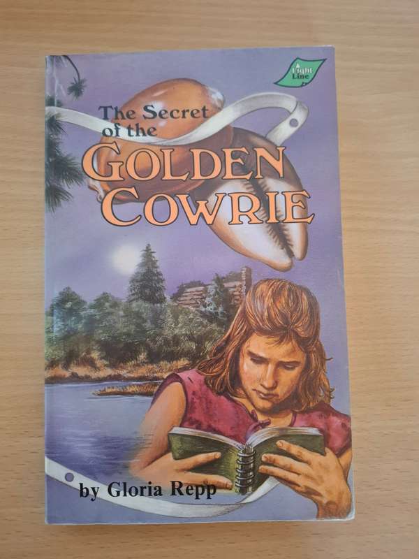 The Secret of the Golden Cowrie by Gloria Repp  (Paperback)
