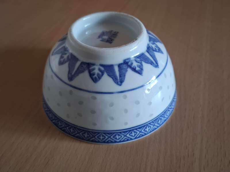 Round Blue & White Chinese Bowl - width 11cm height 6cm