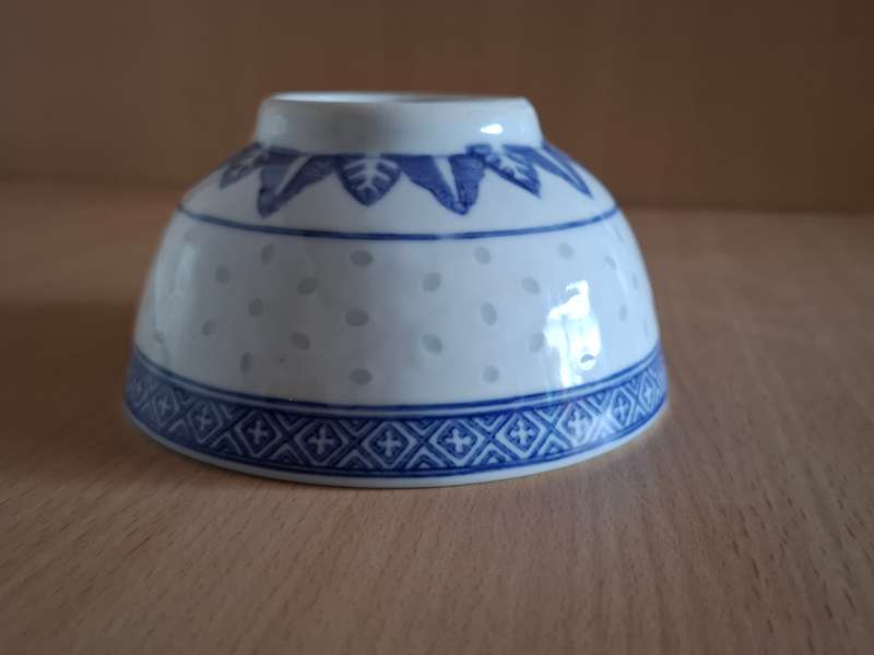 Round Blue & White Chinese Bowl - width 11cm height 6cm