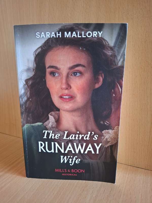 Mills & Boon -  The Laird`s Runaway Wife : Sarah Mallory  (Paperback)