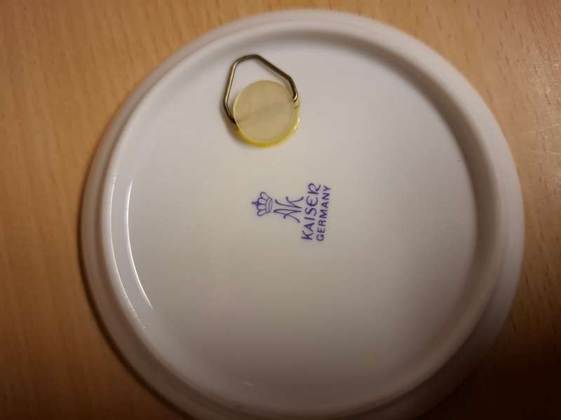 Small Round Kaiser Souvenir Plate - Goose Girl Fountain in Gottingen, Germany - width 10cm