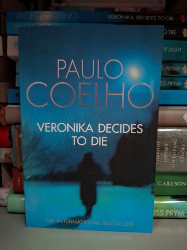 Veronika Decides to Die : Paulo Coelho  (Paperback)