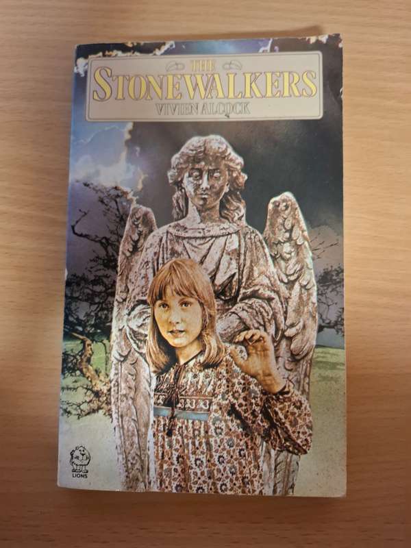 The Stonewalkers : Vivien Alcock (Paperback)