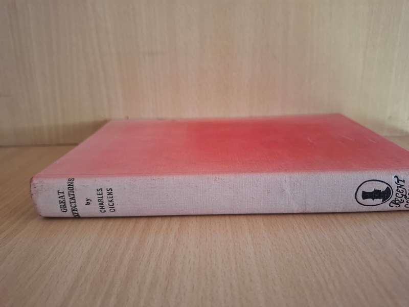 Great Expectations by Charles Dickens  (Hardcover)