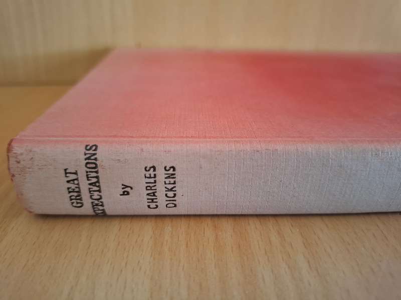 Great Expectations by Charles Dickens  (Hardcover)