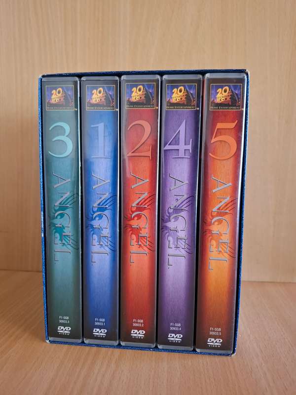 Angel - The Complete Dvd Collection - Season 1,2,3,4,5  (Dvd)   30 discs