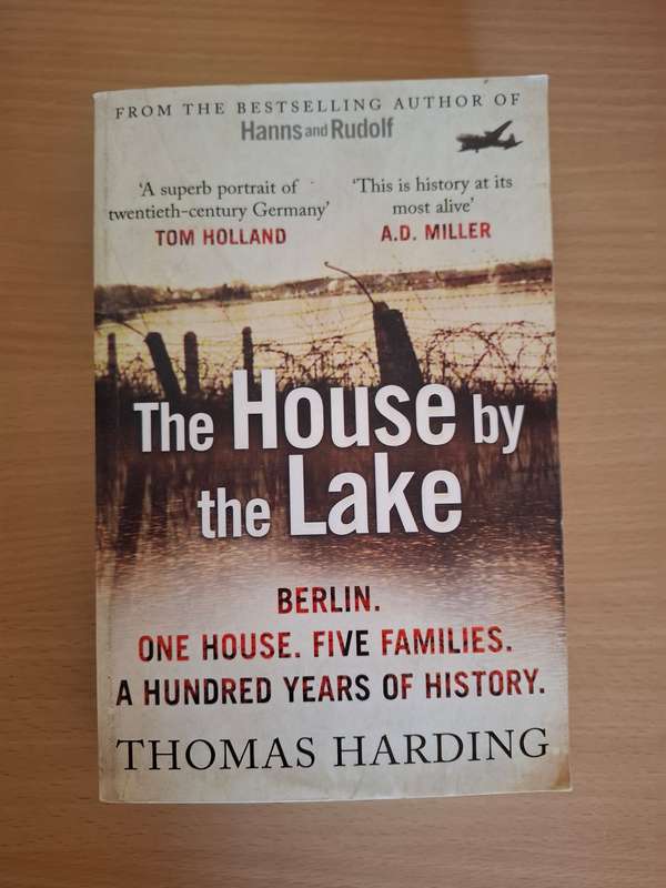 The House by the Lake : Thomas Harding  (Paperback)
