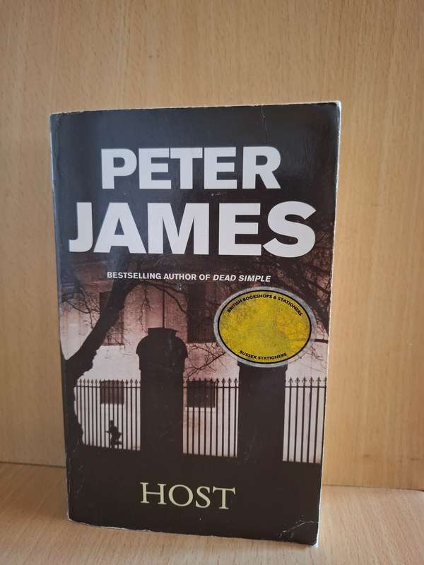 Host : Peter James  (Paperback)