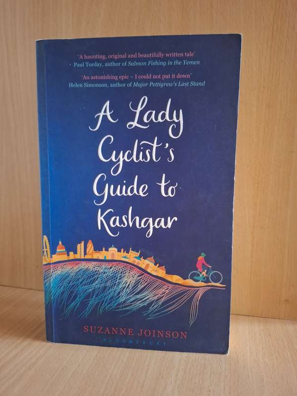 A Lady Cyclist`s Guide to Kashgar: Suzanne Joinson (Paperback)