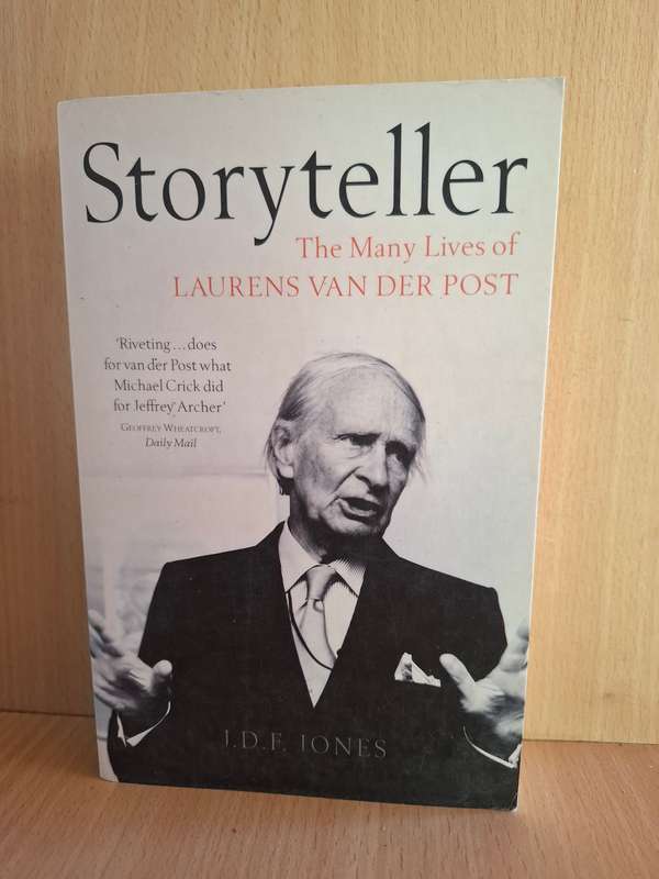 Storyteller - The Many Lives of Laurens Van Der Post : J.D.F. Jones  (Paperback)