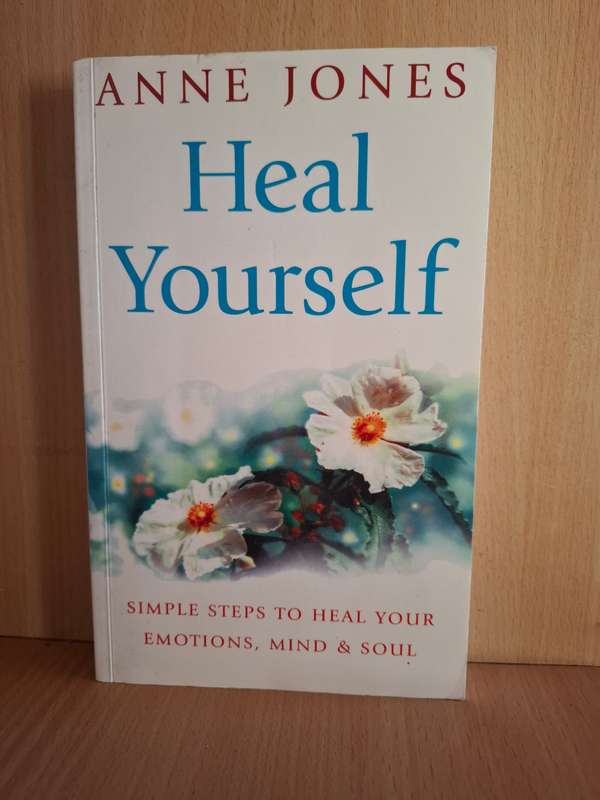 Heal Yourself - Simple Steps to Heal Your Emotions, Mind & Soul : Anne Jones  (Paperback)