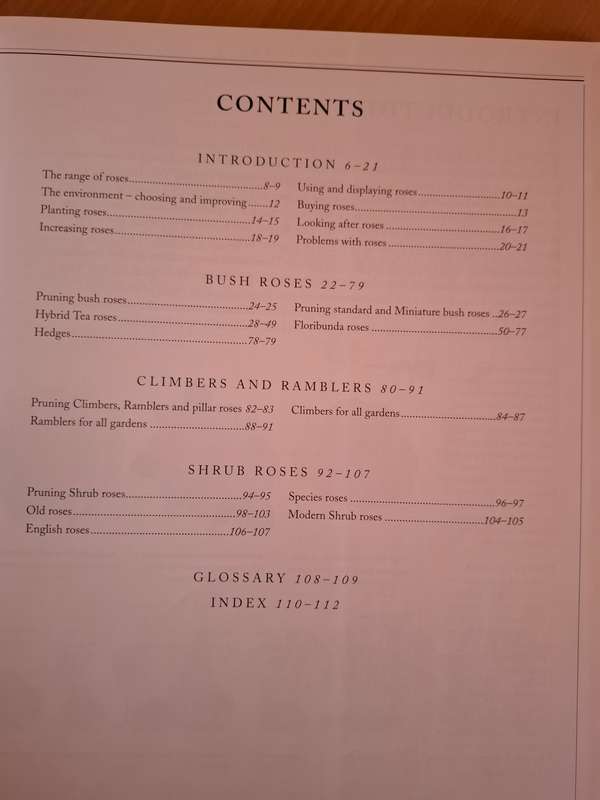 Roses - Guide to the Cultivation, Care and Display: David Squire  (Hardcover)