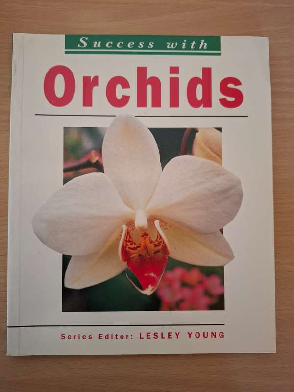 Success with Orchids - Lesley Young (Paperback)