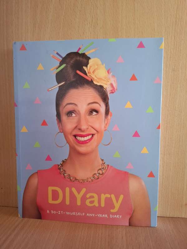 Suzelle DIYary  (A Do-It-Yourself Any-Year Diary  (Paperback)