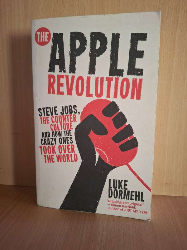 The Apple Revolution : Luke Dormehl  (Paperback)