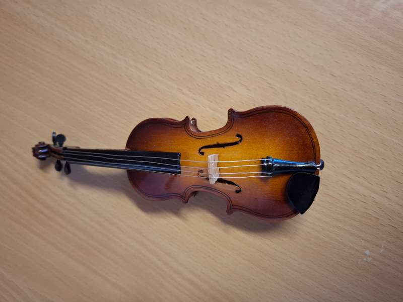 Miniature Musical Wind Up Violin with Bow in Case