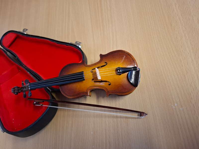 Miniature Musical Wind Up Violin with Bow in Case