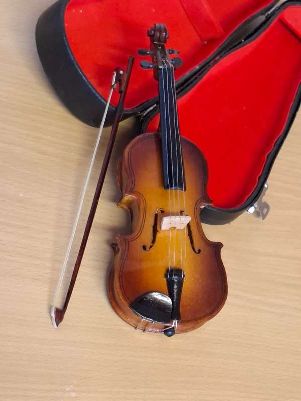 Miniature Musical Wind Up Violin with Bow in Case