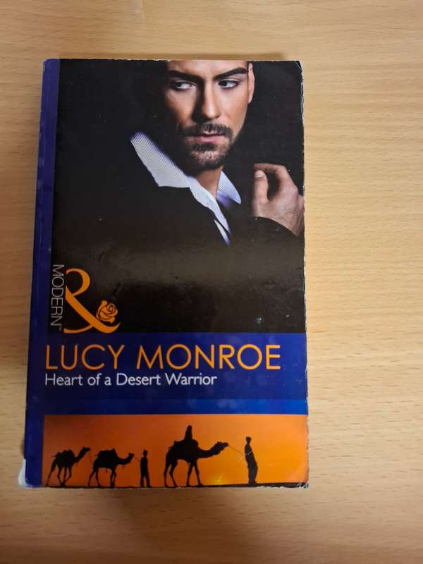 Mills & Boon - Heart of a Desert Warrior : Lucy Monroe