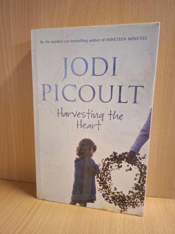 Harvesting the Heart: Jodi Picoult (Paperback)