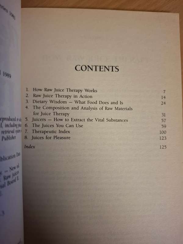 The Complete Raw Juice Therapy  (Paperback)