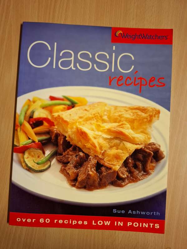 Weight Watchers - Classic Recipes - Over 60 Recipes: Sue Ashworth  (Paperback)