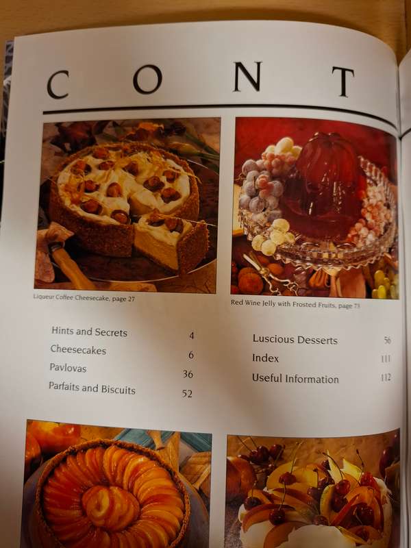 Step-by-Step - Cheesecakes, Pavlovas and Luscious Desserts  (Paperback)