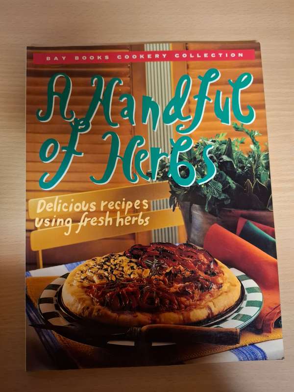 Bay Books Cookery Collection - A Handful of Herbs - Delicious recipes using fresh herbs (Paperback)