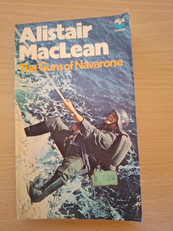 The Guns of Navarone : Alistair Maclean  (Paperback)