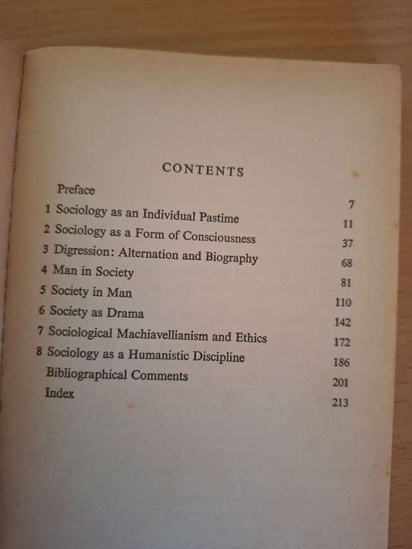Invitation to Sociology - A Humanistic Perspective : Peter L. Berger  (Paperback)
