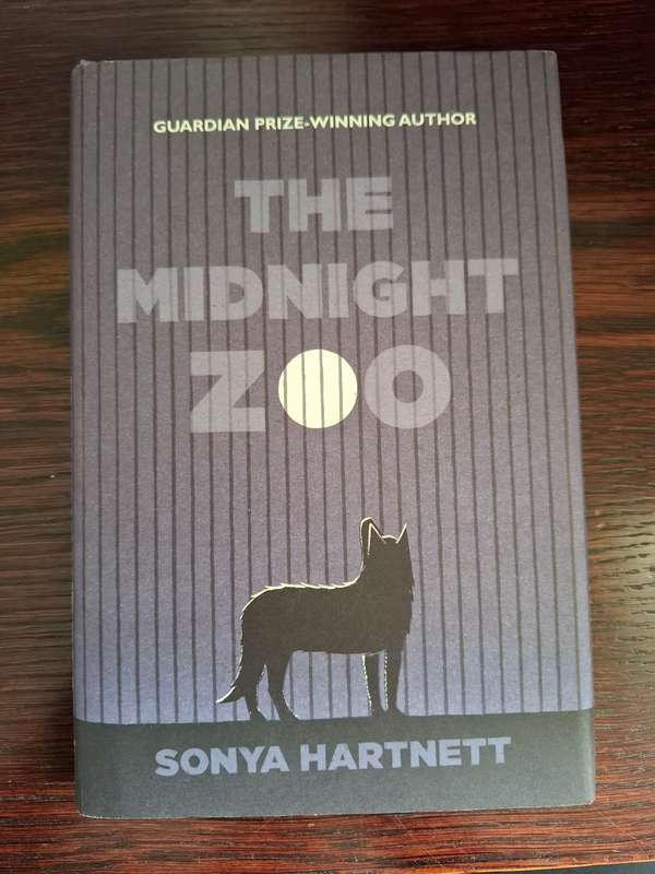 The Midnight Zoo : Sonya Hartnett  (Hardcover)
