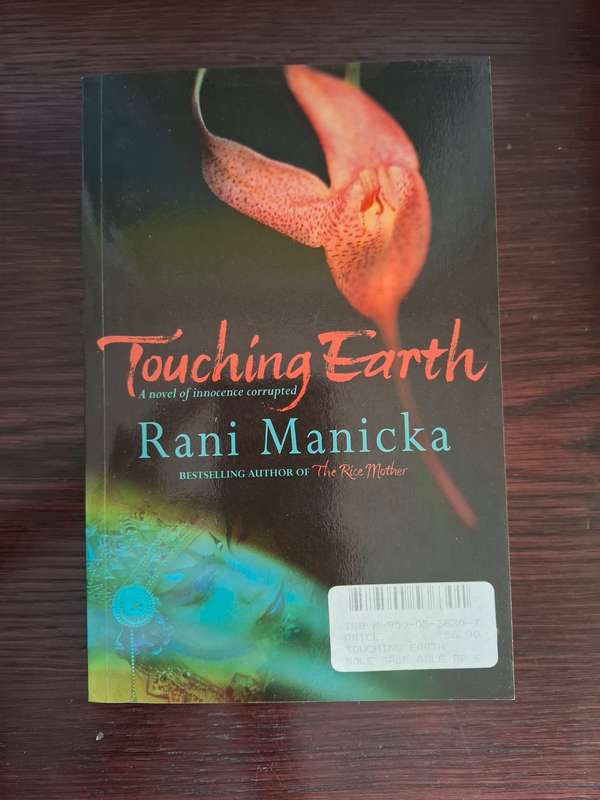 Touching Earth : Rani Manicka  (Paperback)