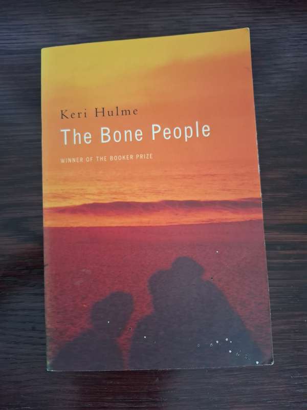 The Bone People: Keri Hulme  (Paperback)