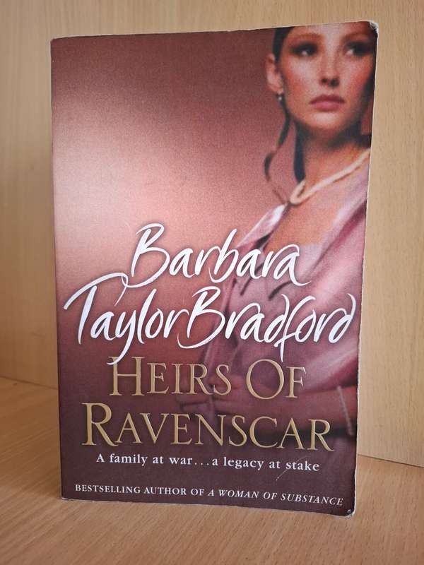 Heirs of Ravenscar : Barbara Taylor Bradford  (Paperback)