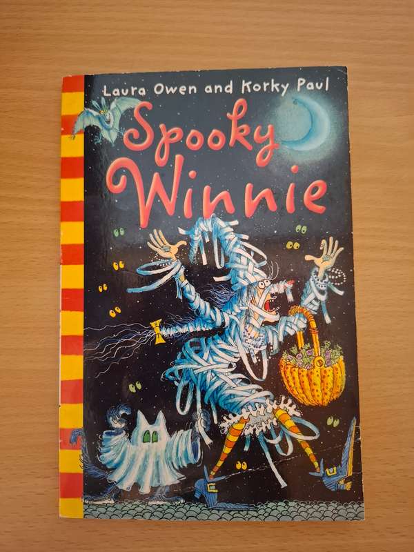 Spooky Winnie : Laura Owen and Korky Paul  (Paperback)