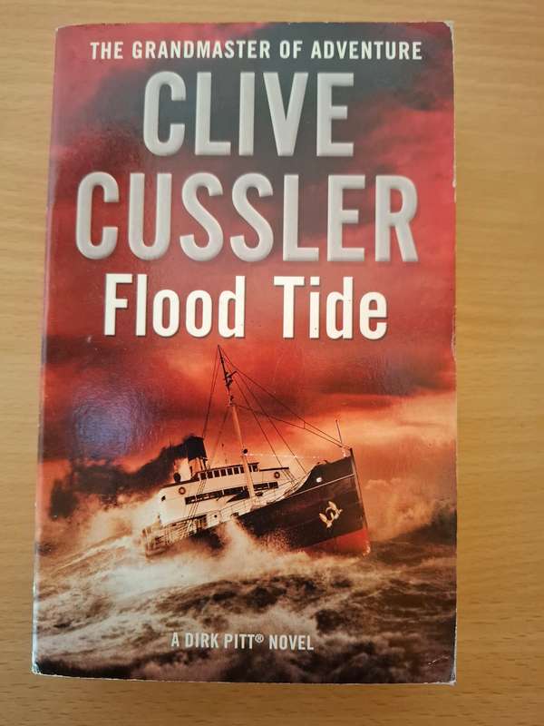 Flood Tide: Clive Cussler (Paperback)