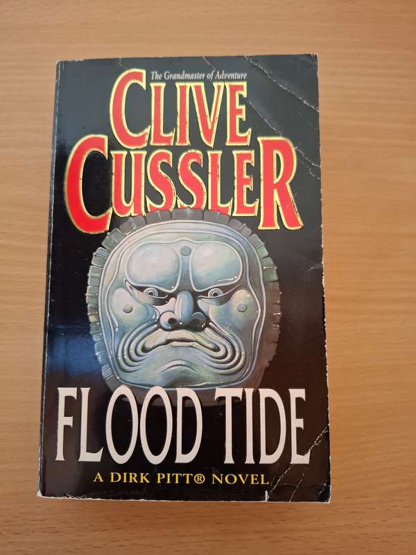Flood Tide: Clive Cussler (Paperback)
