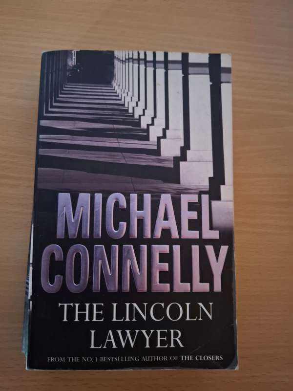 The Lincoln Lawyer : Michael Connelly (Paperback)
