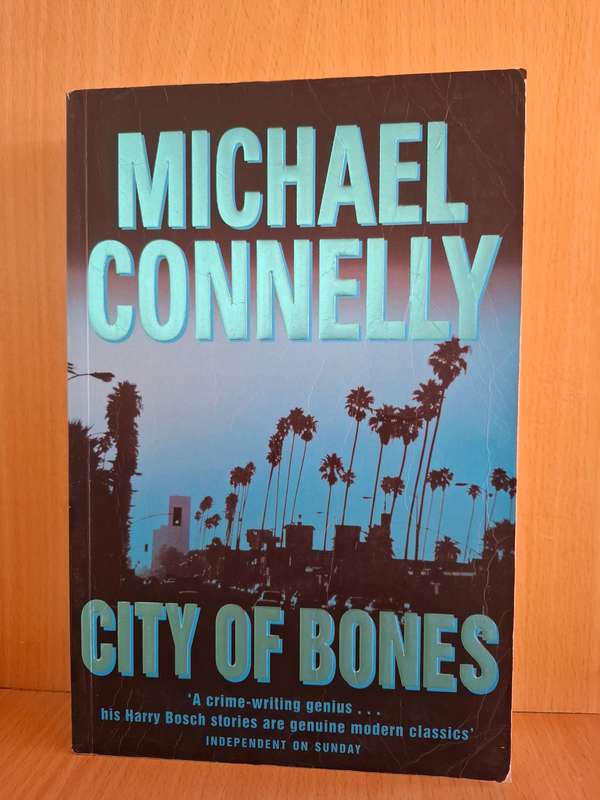City of Bones: Michael Connelly  (Large Paperback)