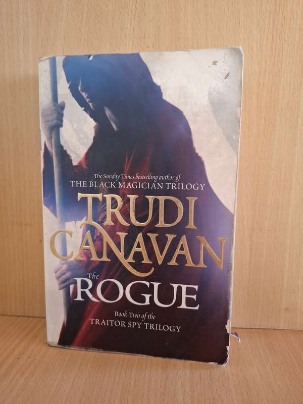 Rogue : Trudi Canavan  (Paperback)