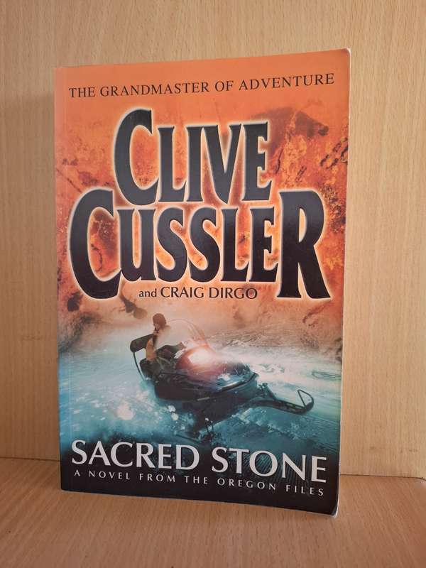 Sacred Stone : Clive Cussler  (Paperback)