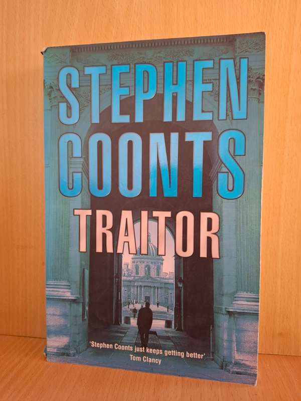 Traitor : Stephen Coonts  (Paperback)