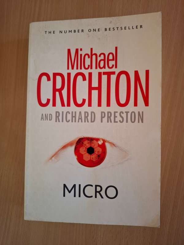 Micro: Michael Crichton (Paperback)