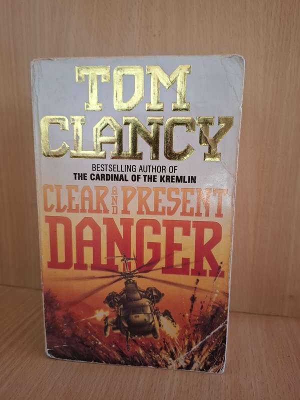 Clear and Present Danger : Tom Clancy  (Paperback)