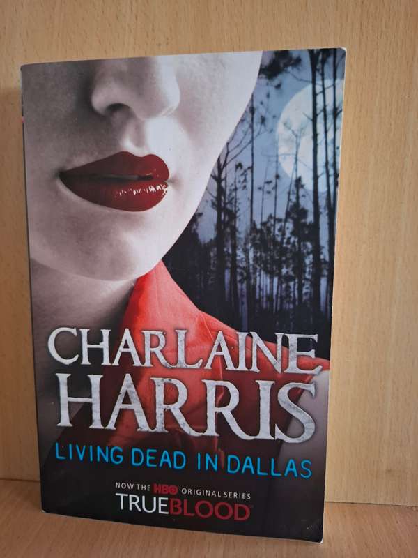 Living Dead in Dallas: Charlaine Harris (Paperback)
