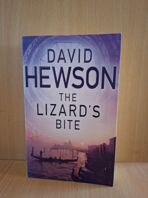 The Lizard`s Bite : David Hewson  (Paperback)