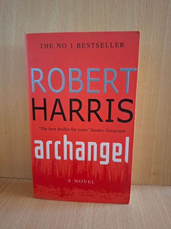 Archangel: Robert Harris  (Paperback)